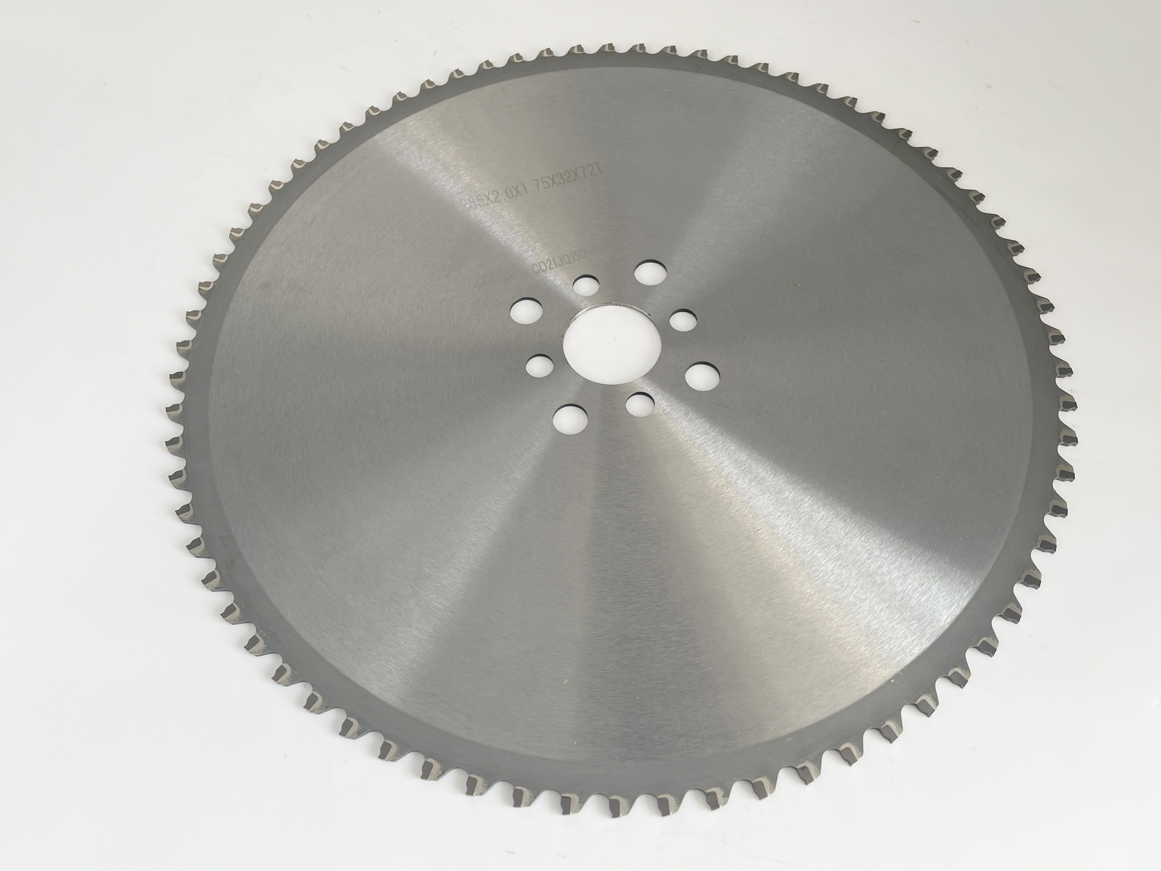 Comparison of cermet saw blades with other cutting tools