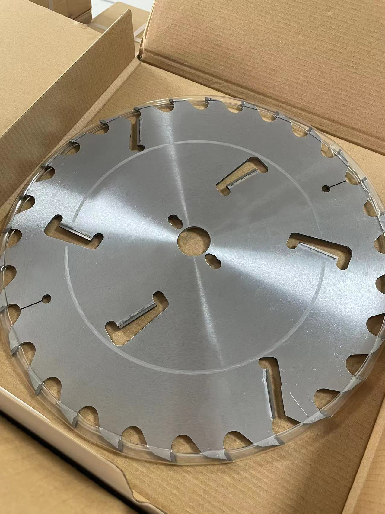 >Karakteristik kayu solid multi-ripping saw blades